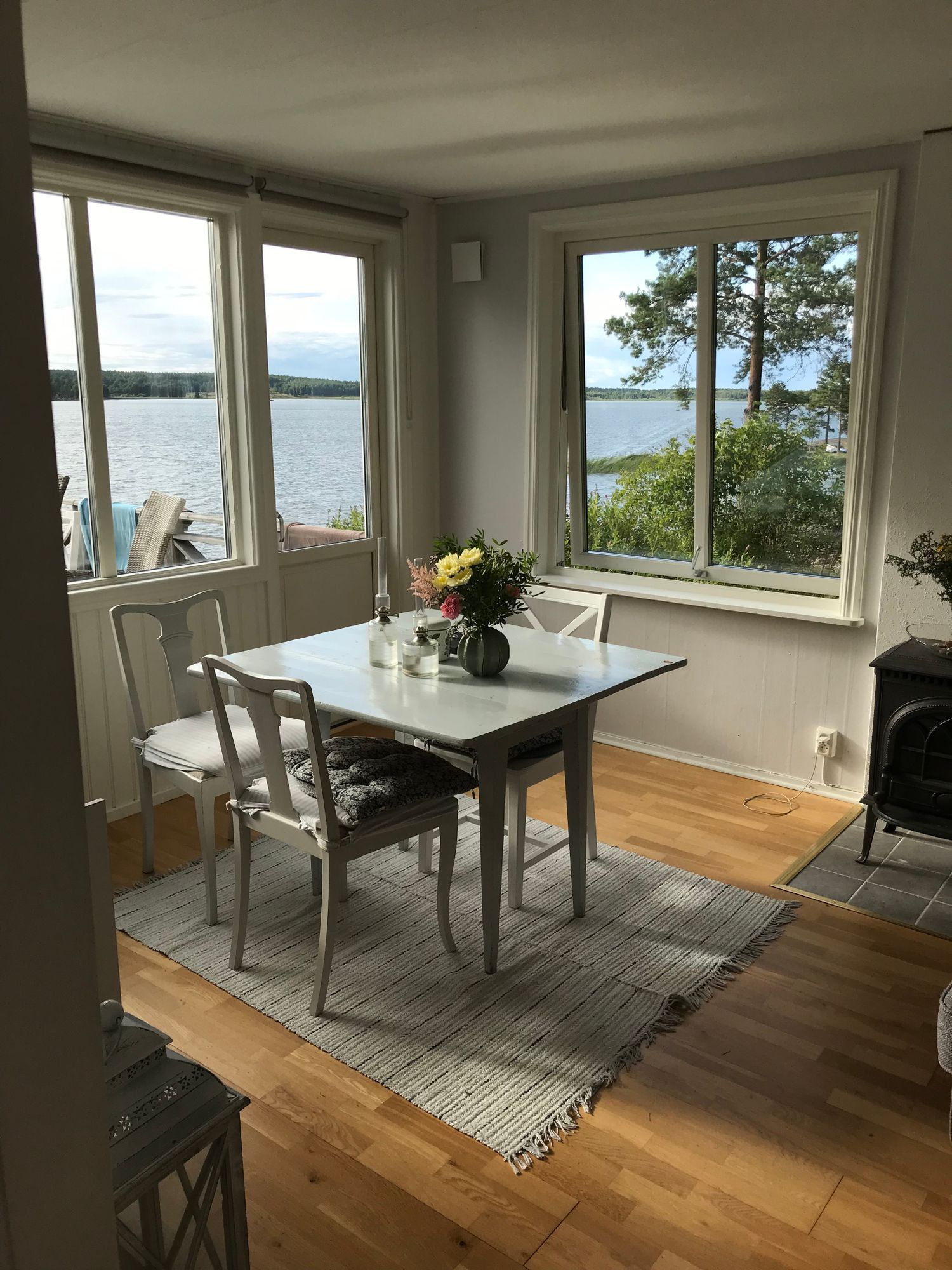 Sommaridyll vid sjö – bild 14 av 24