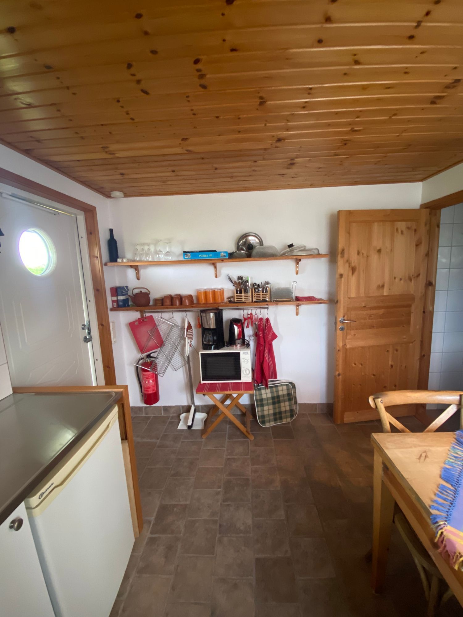 Del i charmigt gårdshus intill Östersjön – bild 7 av 18
