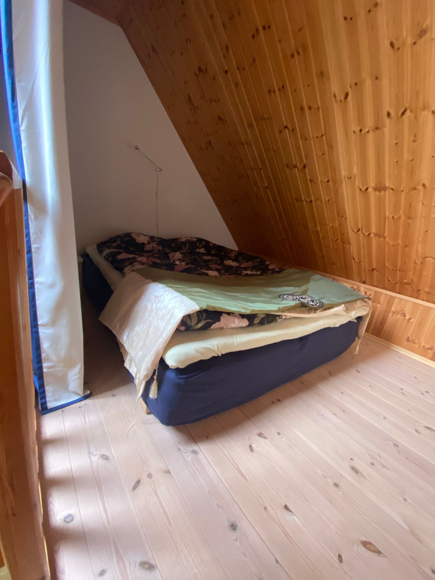 Del i charmigt gårdshus intill Östersjön – bild 15 av 18