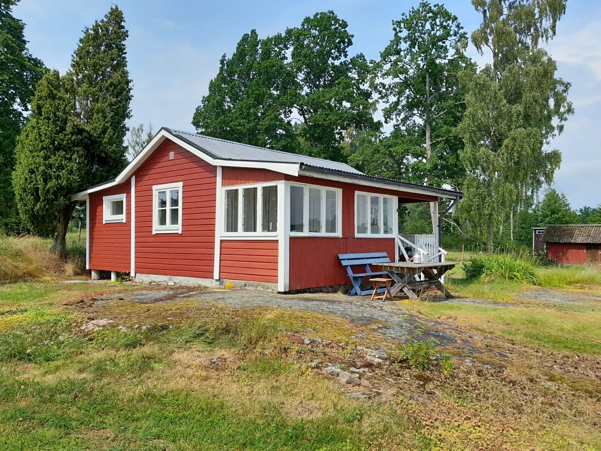 Stuga på sjötomt vid Hjälmaren
