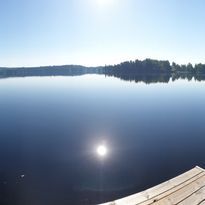 Stuga i Dalarna med panoramautsikt och egen strand