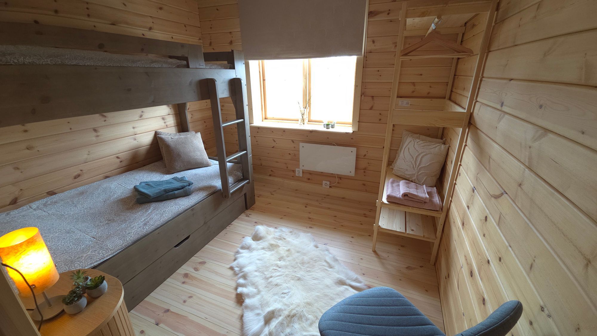Jukta Lodge. Nybyggd timrat stuga i Juktådalen – bild 8 av 20