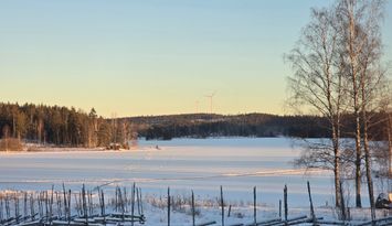 Rofylld sjönära retreat
