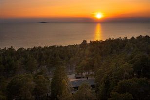 Charmig sommarstuga vid havet