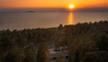 Charmig sommarstuga vid havet