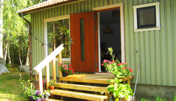 Trivsam, rofylld stuga med härligt privat läge