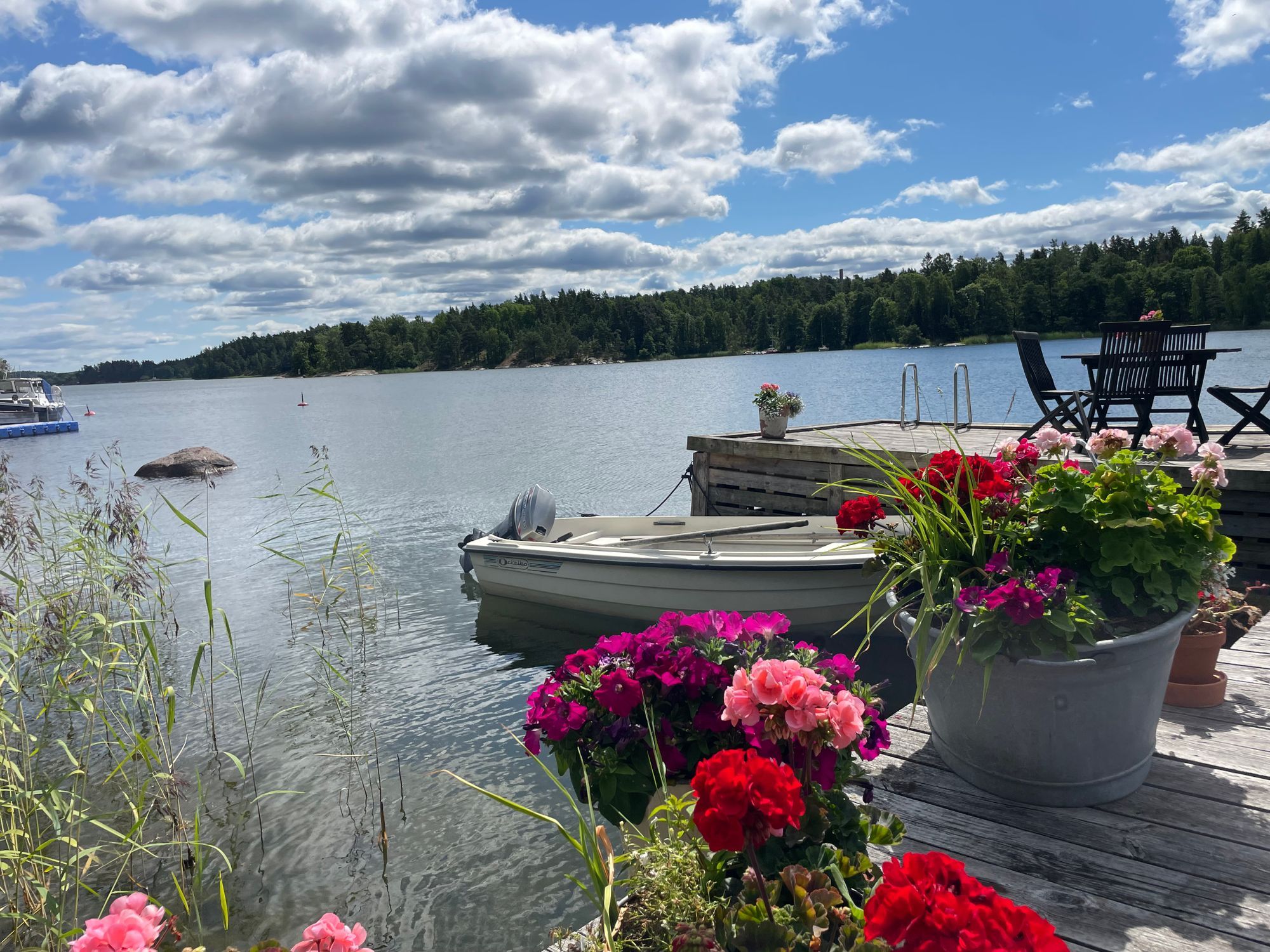 Nybyggd villa med sjötomt och egen brygga – bild 3 av 20