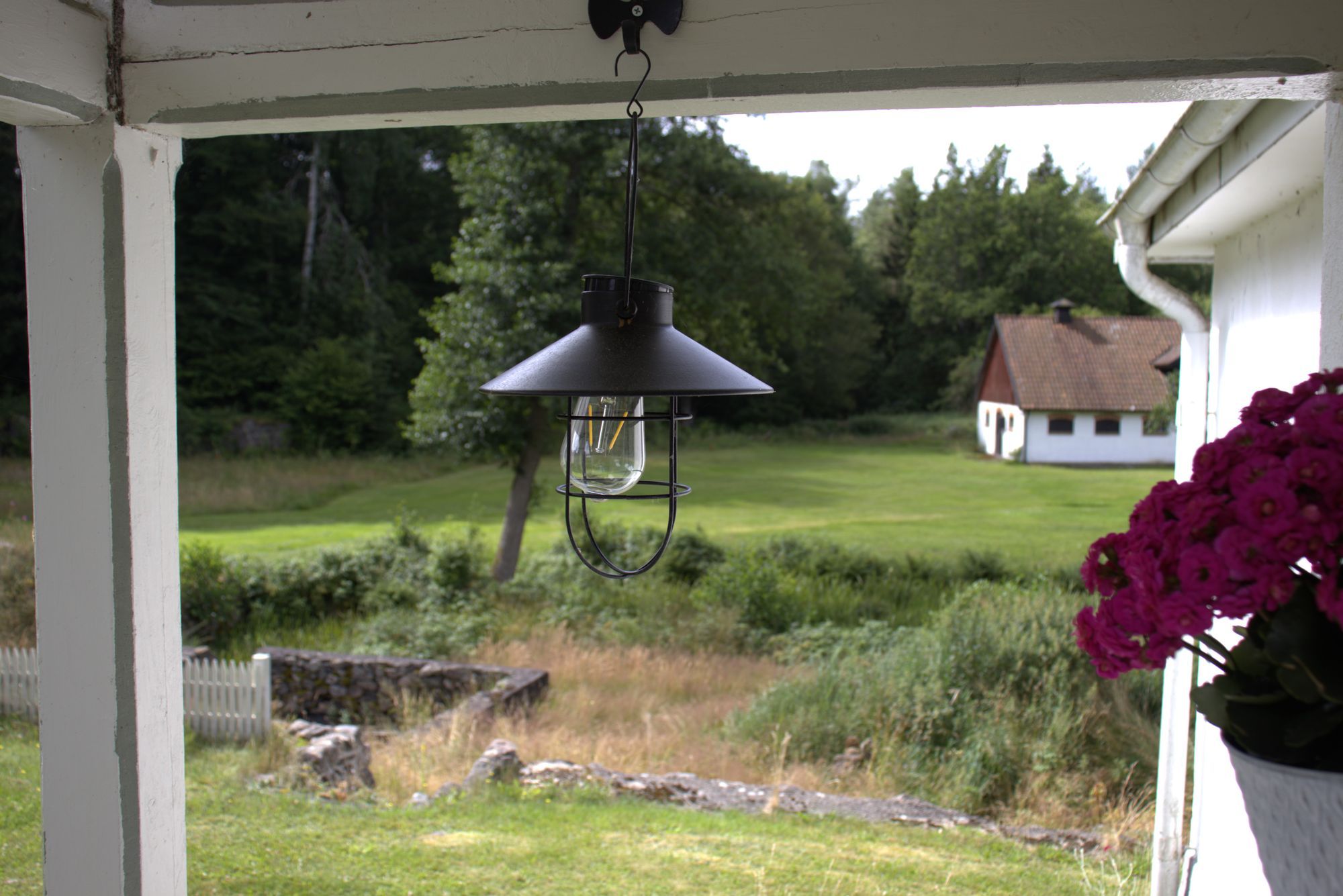 Mysigt hus i natursköna Bjärnum- nära sjö och skog – bild 2 av 15