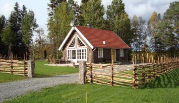 Timmerhus i skogsgläntan