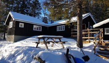 Charmig stuga i direkt anslutning till backen