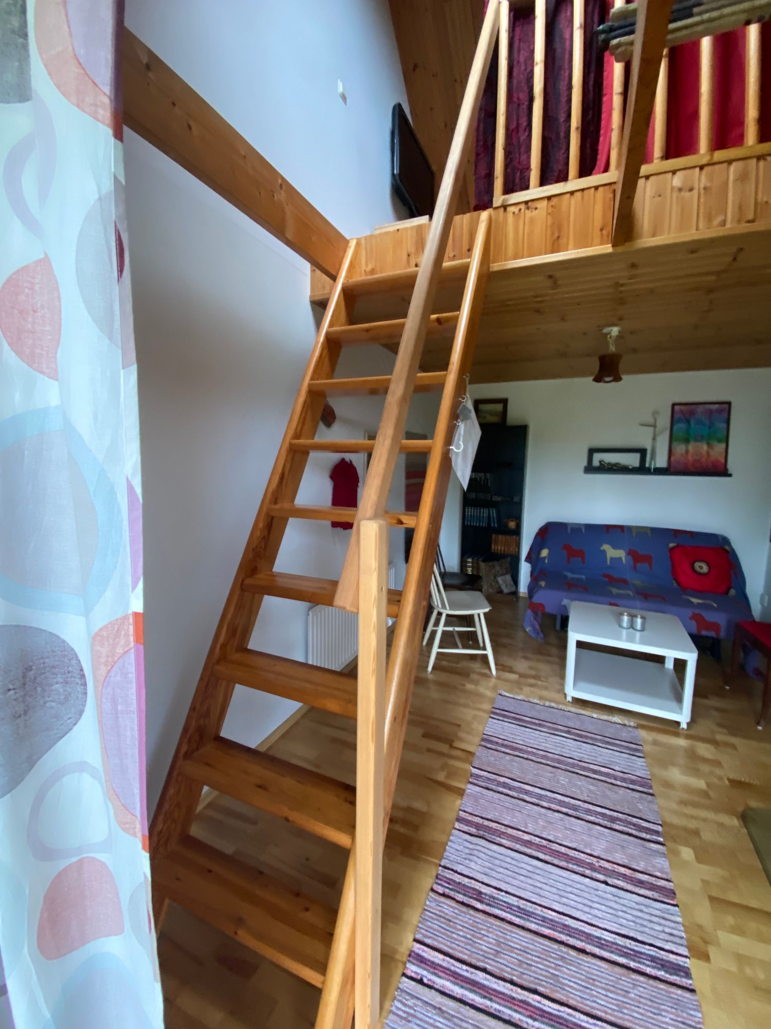 Del i charmigt gårdshus intill Östersjön – bild 17 av 18