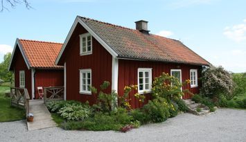 Gårdshus på landet utanför Skövde