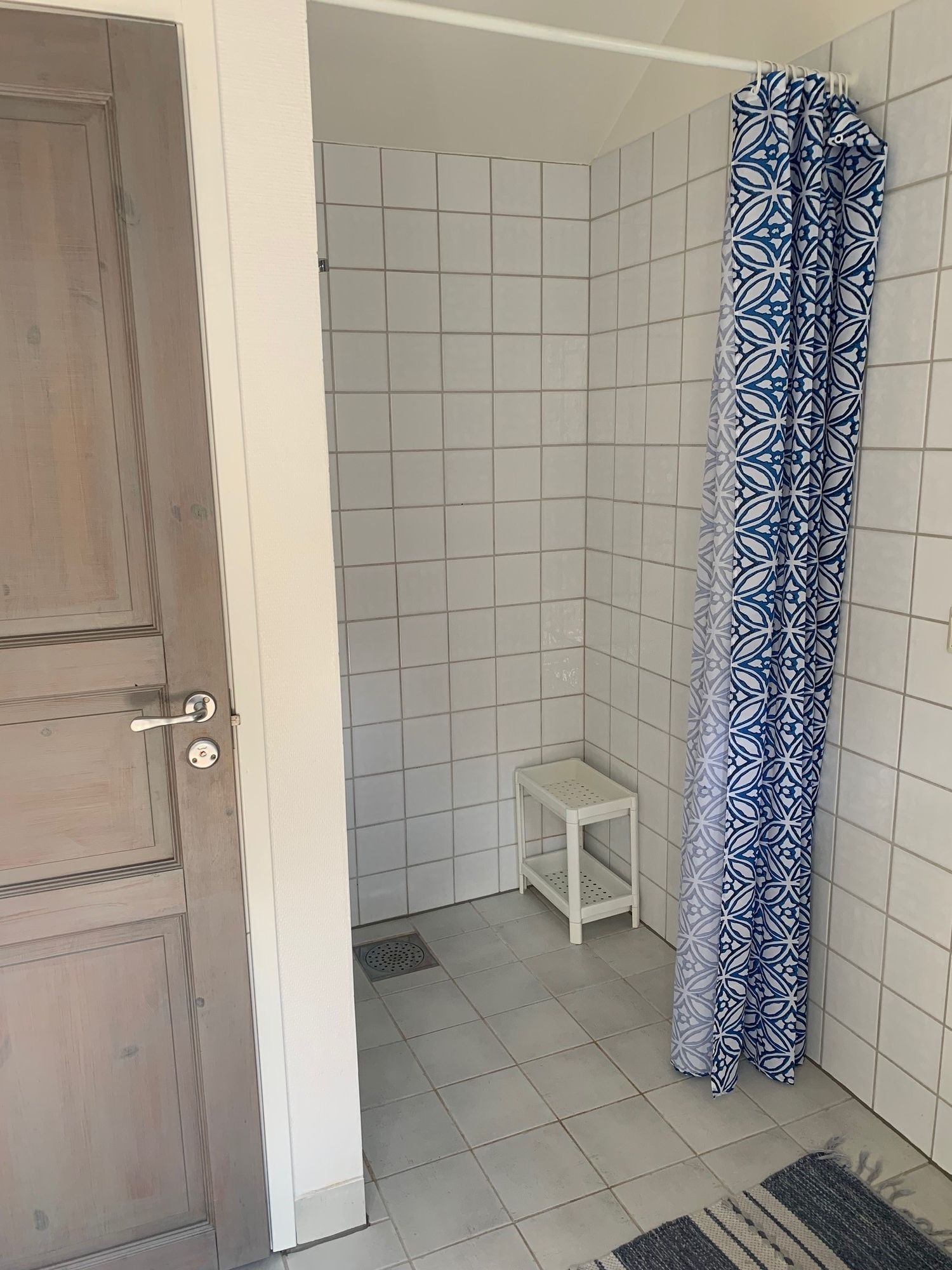 Modernt fritidshus med annex strax norr om Brösarp – bild 15 av 21