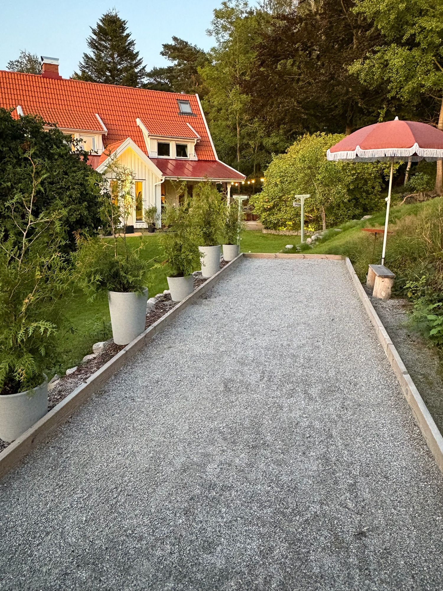 Rymlig och familjevänlig villa nära hav och natur – bild 2 av 24