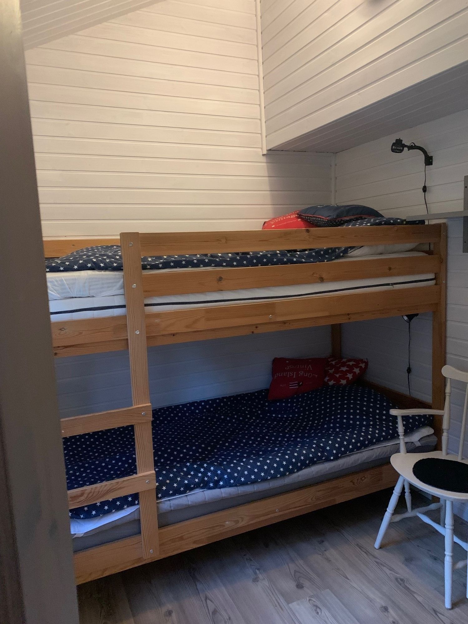 Modernt fritidshus med annex strax norr om Brösarp – bild 13 av 21