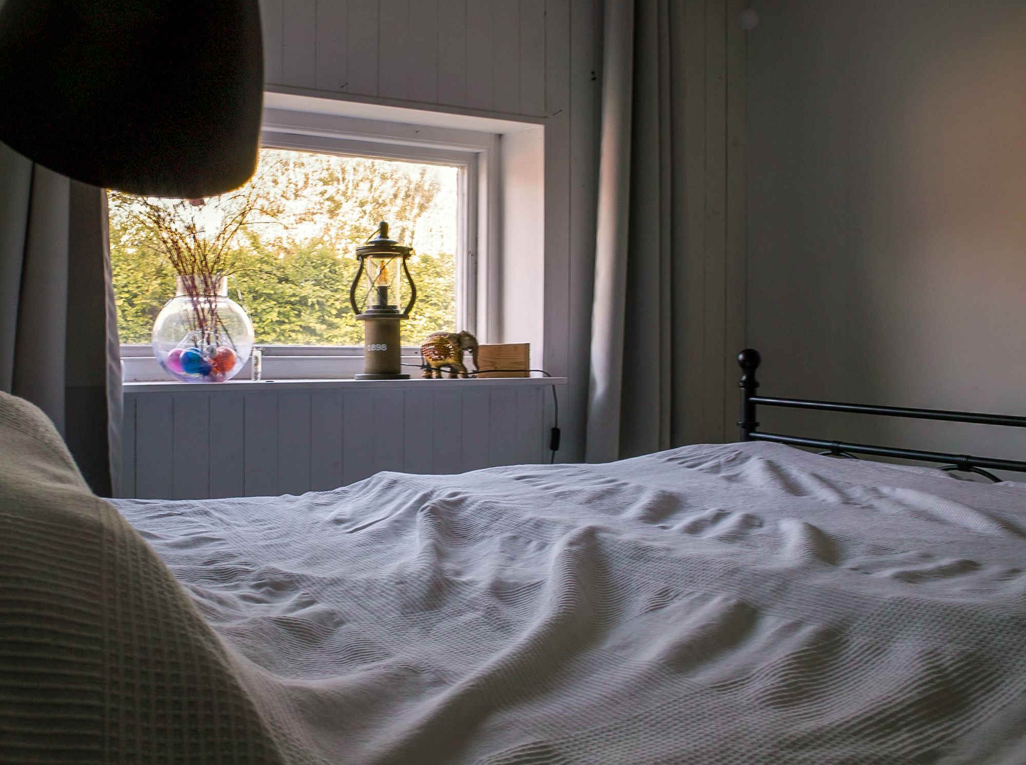Fridfullt i utkanten av byn – bild 4 av 23