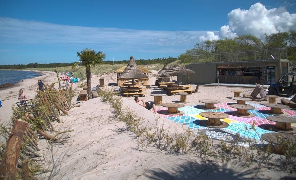 Havsnära stuga med stor tomt. – bild 2 av 12