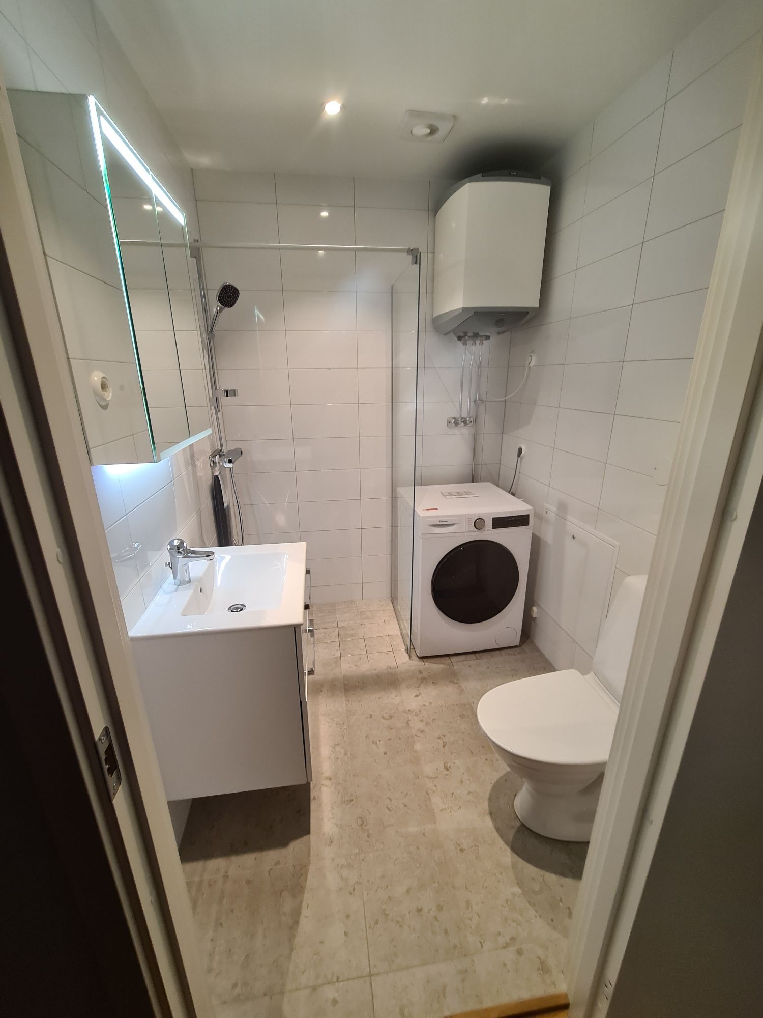 Drömläge i nytt gavelradhus med 2 min strand & hav – bild 5 av 24