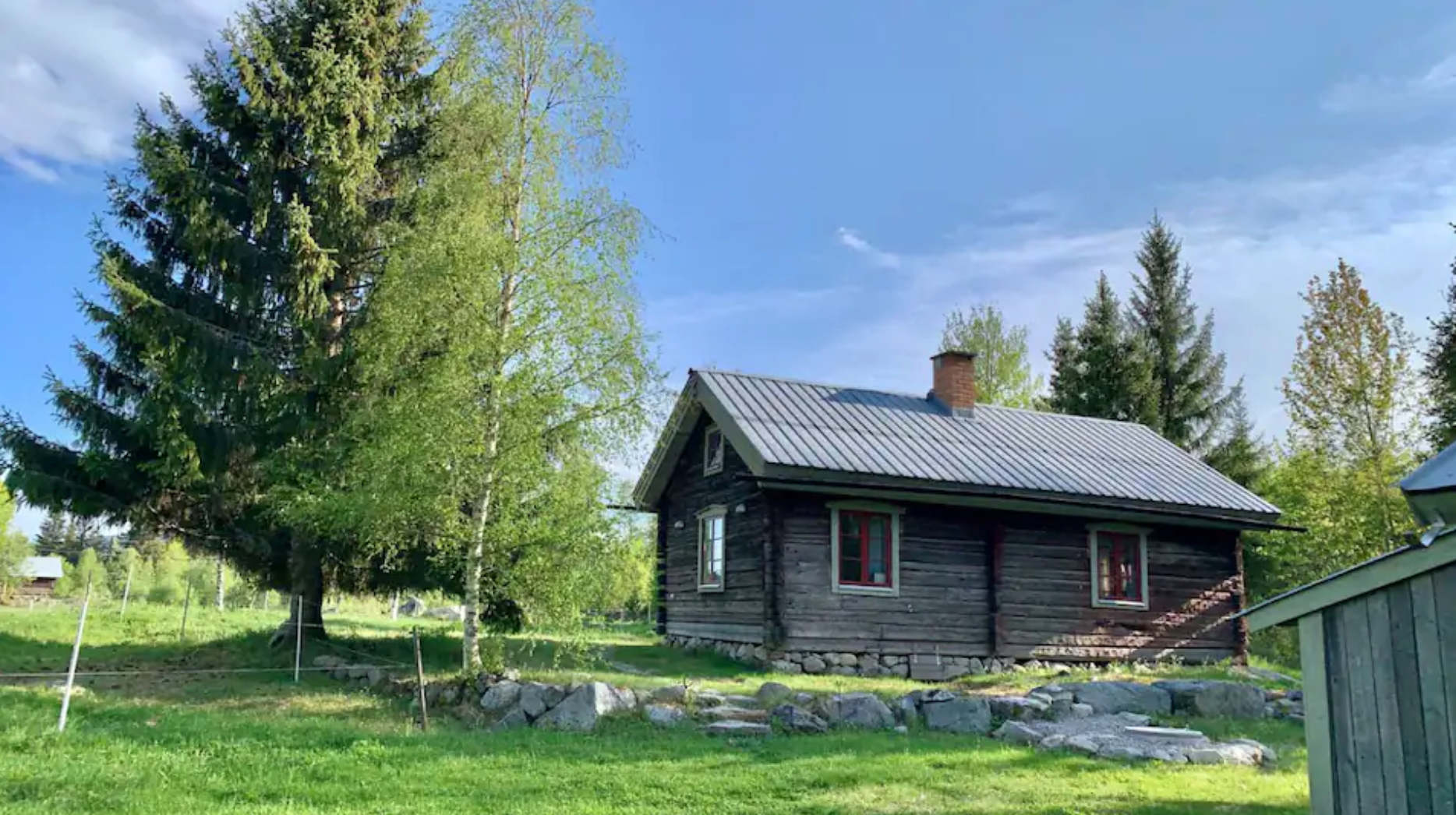 Unikt 1800-tals timmerhus med vedeldad bastu – bild 2 av 24