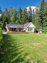 Lakeside cottage located in nature reserve