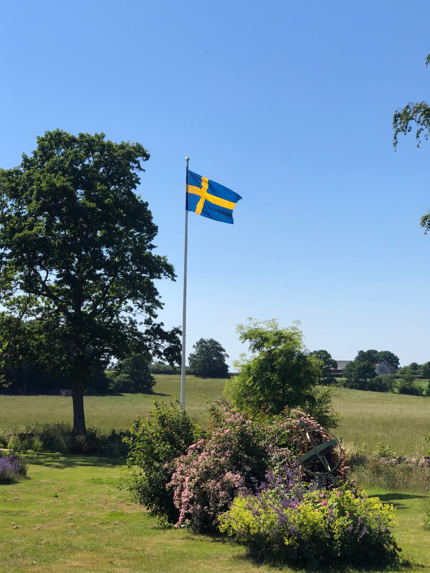 Sommaridyll i vackert stenhus med magiska vyer! – bild 8 av 19