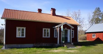 Newly renovated cottage close to popular beach