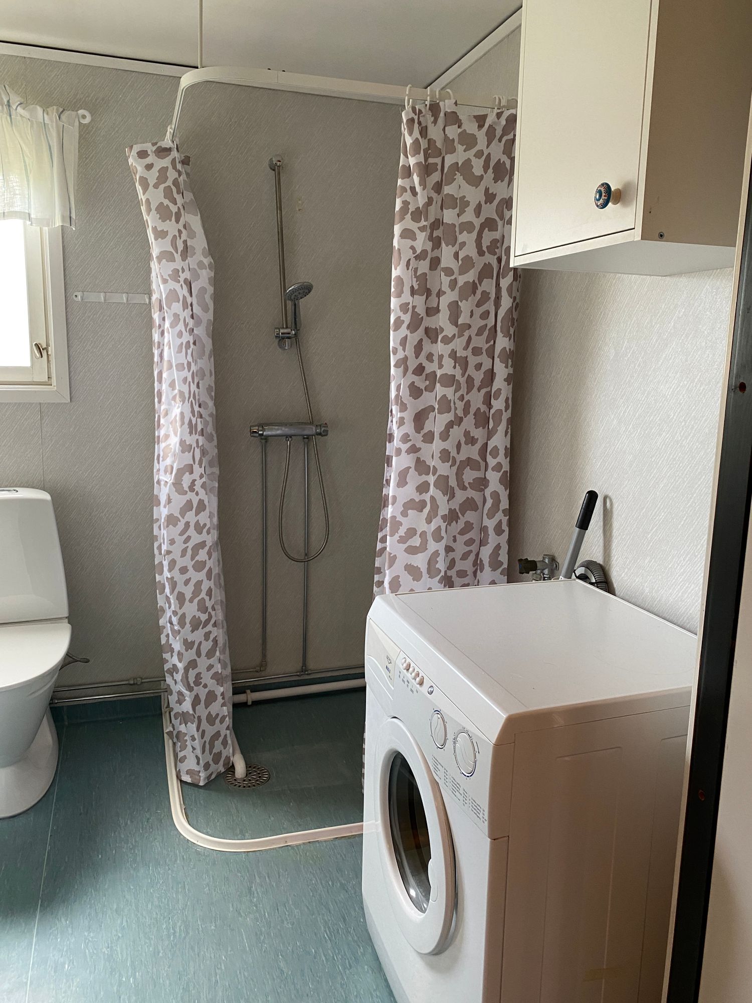 Stuga vid havet – bild 8 av 14