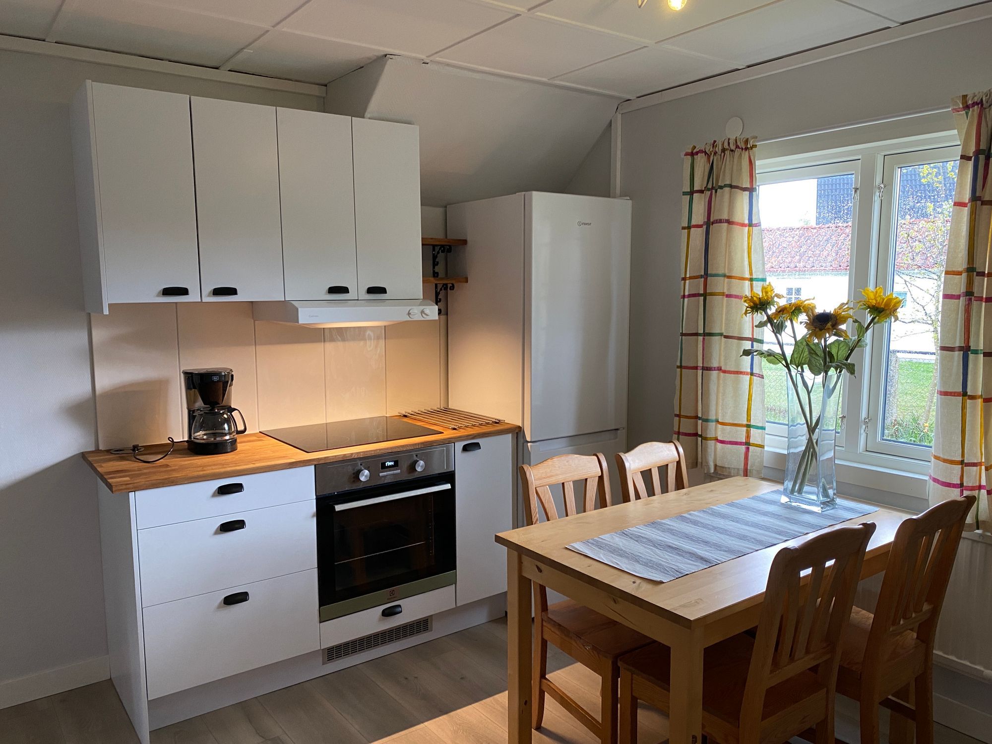 Stuga vid havet – bild 3 av 14