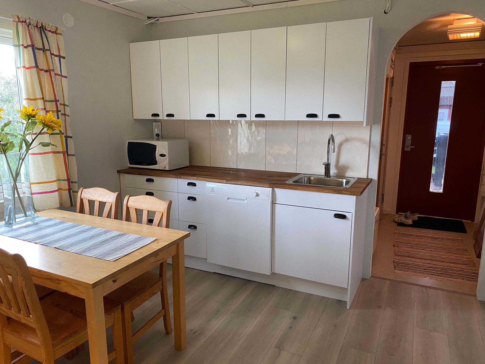 Stuga vid havet – bild 2 av 14