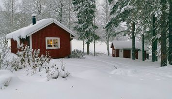Mysig stuga med öppen spis & sjöutsikt