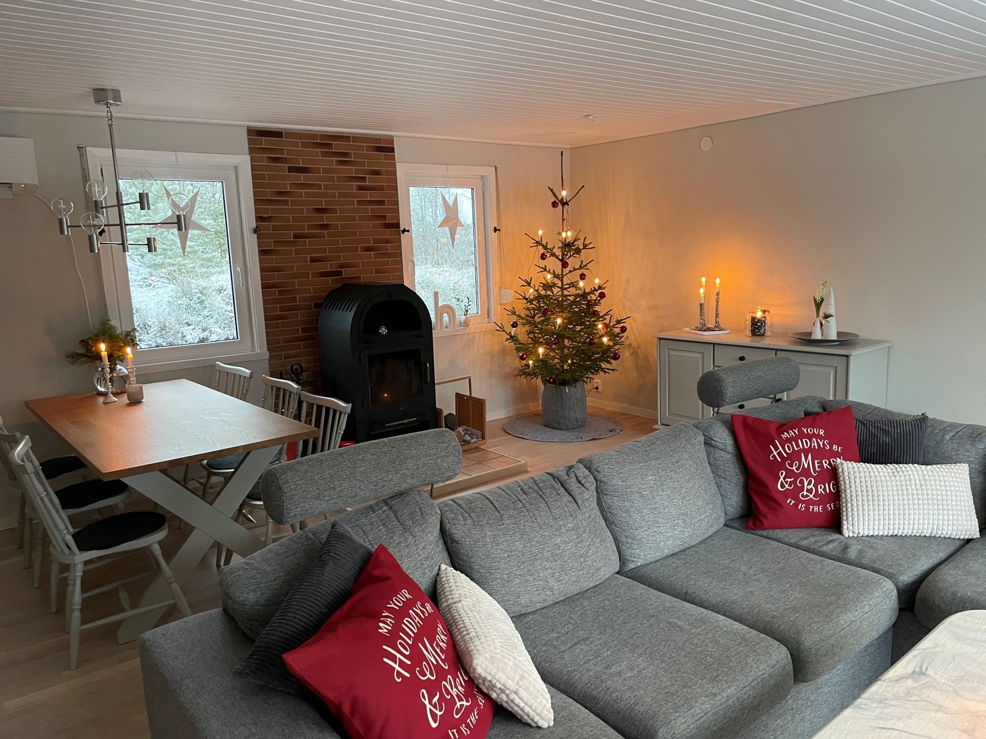 Mysig stuga med sjöutsikt och egen brygga. – bild 4 av 19