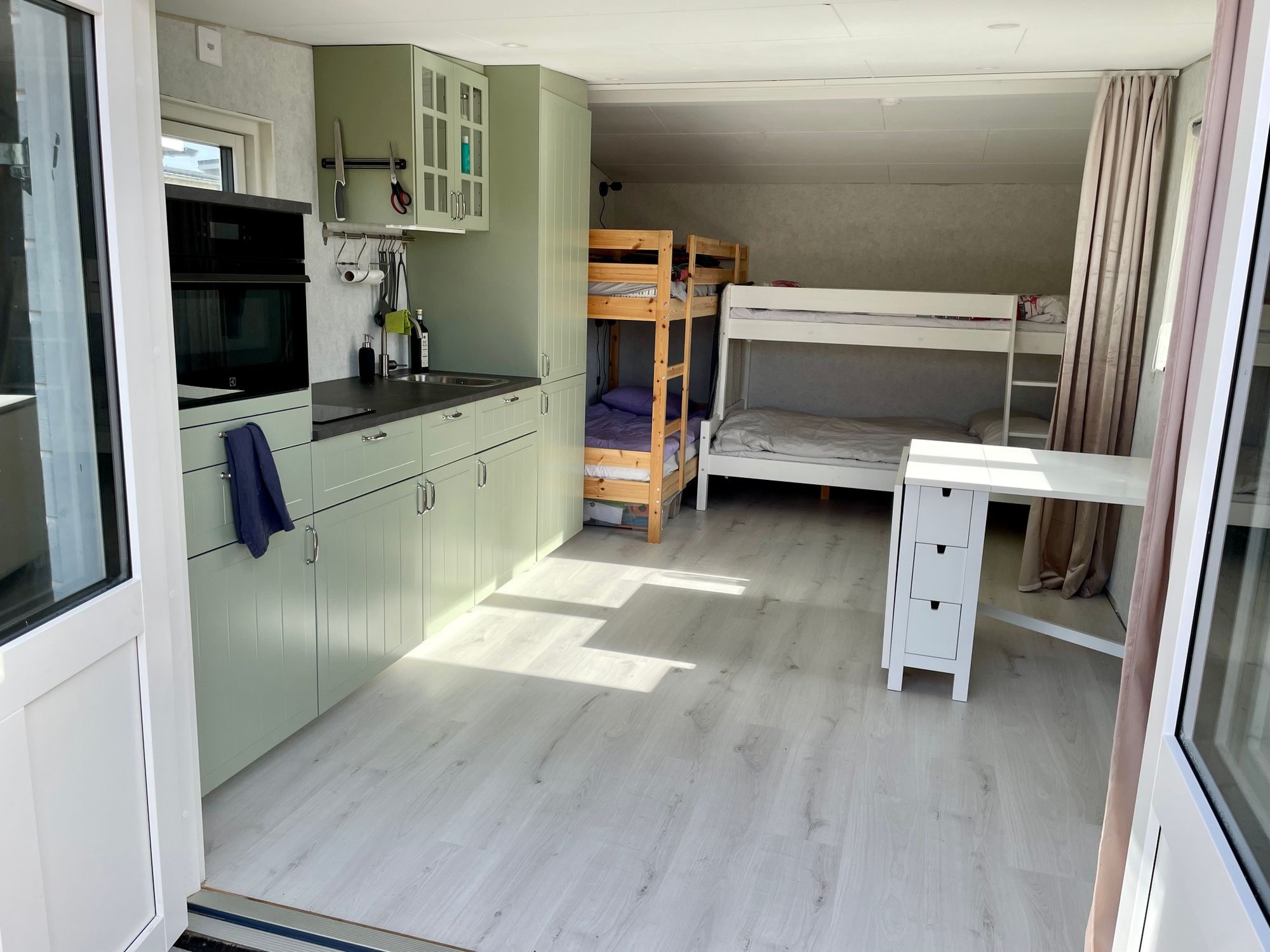 Nybyggd badstuga 20m från stranden – bild 6 av 11