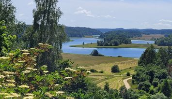 Fint hus med närhet till både sjö och hav på Orust