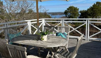 Sommaridyll i Tyresö – Sjönära boende med gästhus