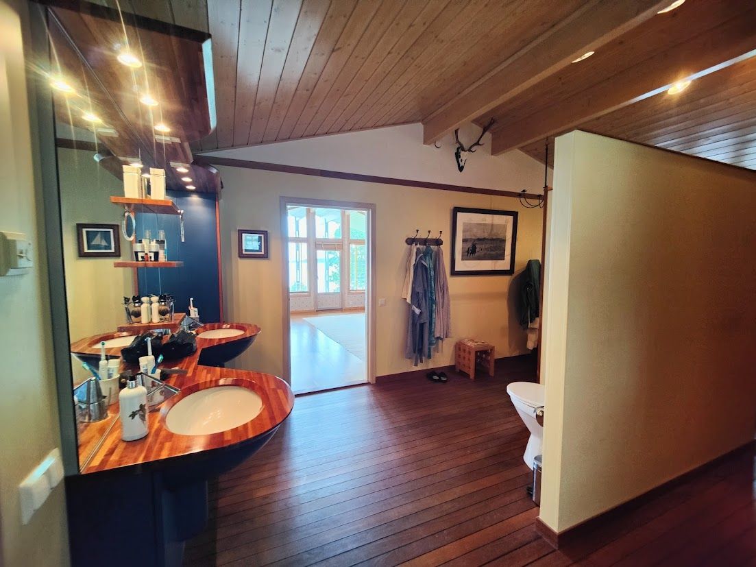 Hus med egen brygga, bastu och sandstrand. – bild 18 av 24