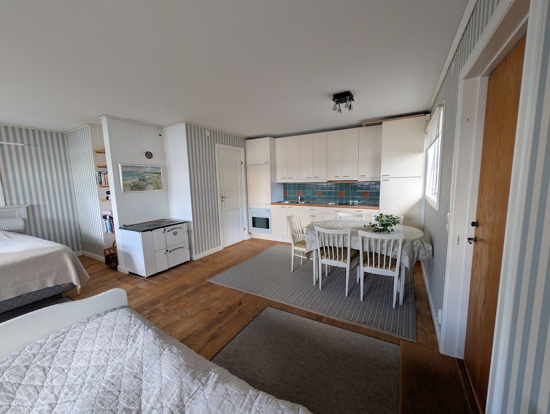 Hus med egen brygga, bastu och sandstrand. – bild 21 av 24