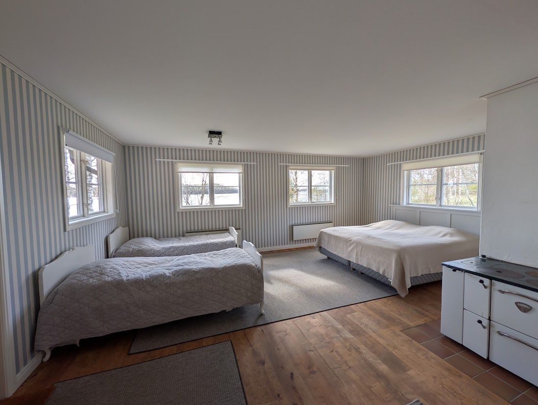 Hus med egen brygga, bastu och sandstrand. – bild 20 av 24