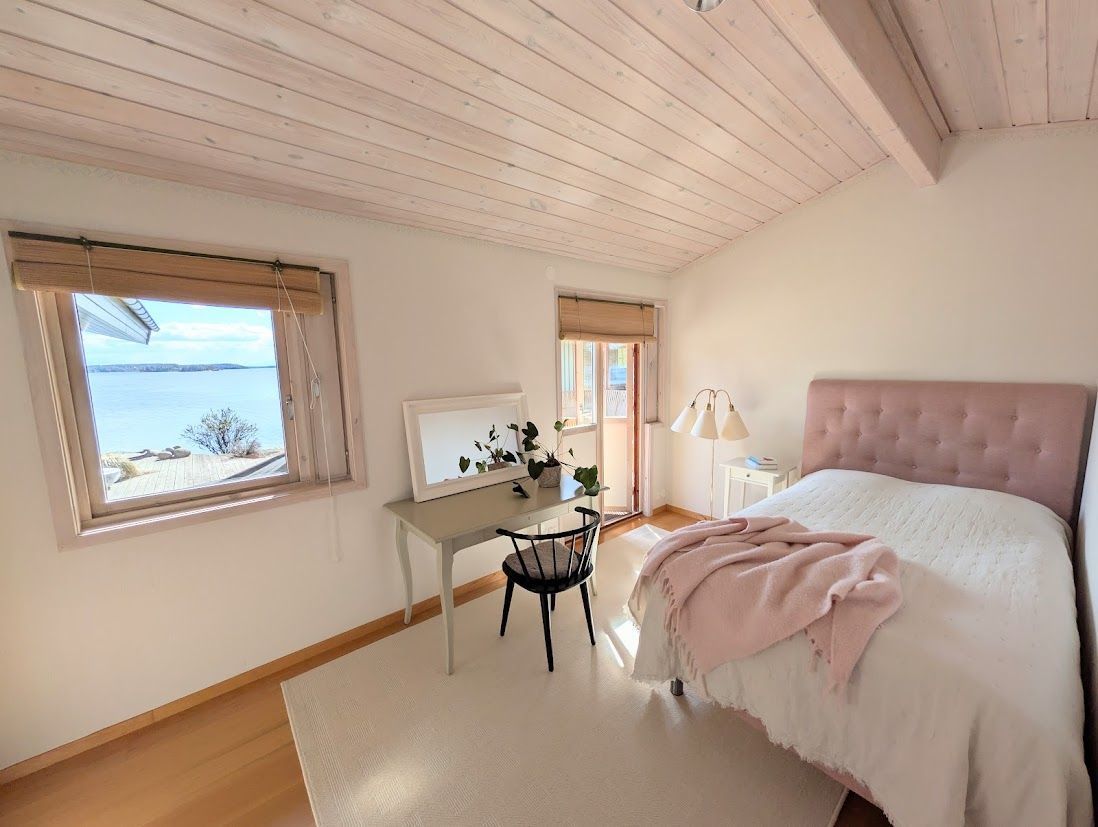 Hus med egen brygga, bastu och sandstrand. – bild 16 av 24