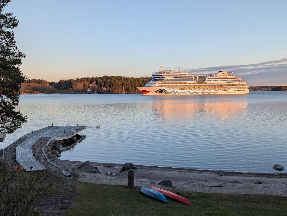 Hus med egen brygga, bastu och sandstrand. – bild 6 av 24