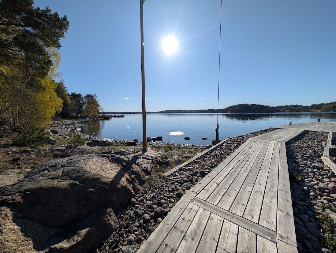 Hus med egen brygga, bastu och sandstrand. – bild 11 av 24