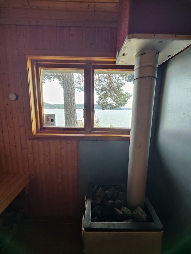 Hus med egen brygga, bastu och sandstrand. – bild 23 av 24