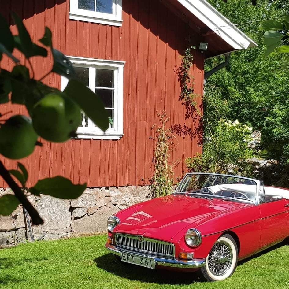 Charmigt torp på Tjörn med badtunna – bild 5 av 24