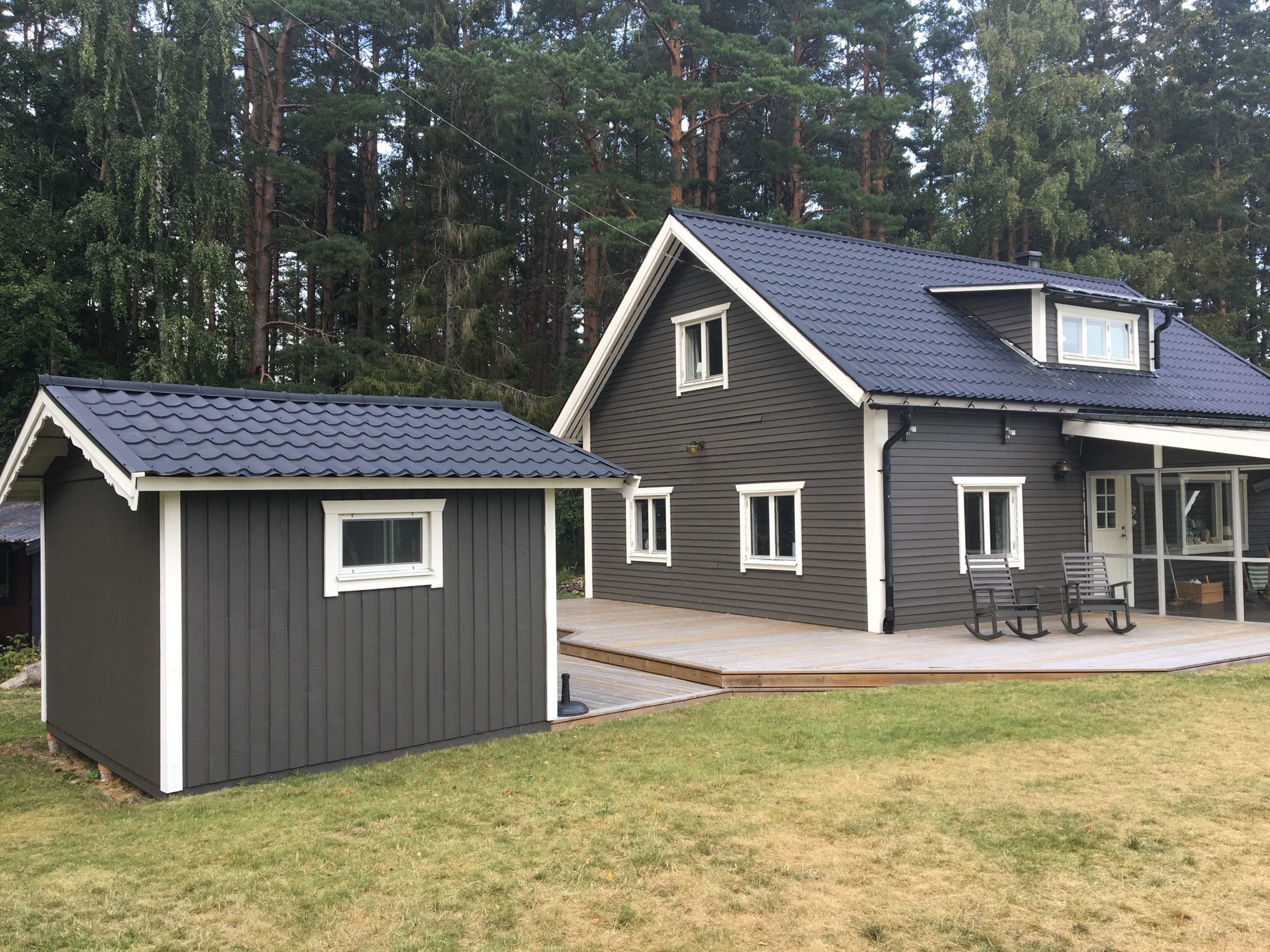 Sommarstuga ett stenkast från Vänern – bild 4 av 24