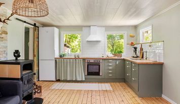 Nyrenoverad stuga i natursköna Fasalt