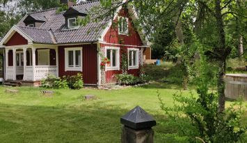 Pittoreskt skärgårdsboende på underbar sommarö