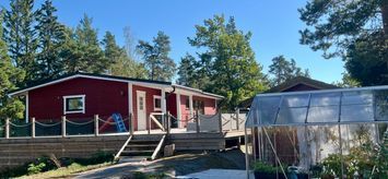 Stuga nära hav & insjö – 20 min från Stockholm