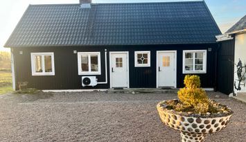 Gårdshus på hästgård i idyllisk miljö