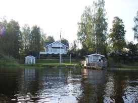 Stor Stuga med Strandtomt och Motorbåt vid Fryken