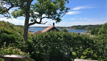 Hus med havsutsikt på Nösund, västra Orust