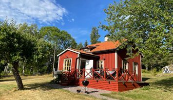 Toppfint torp och gästhus på Björkö